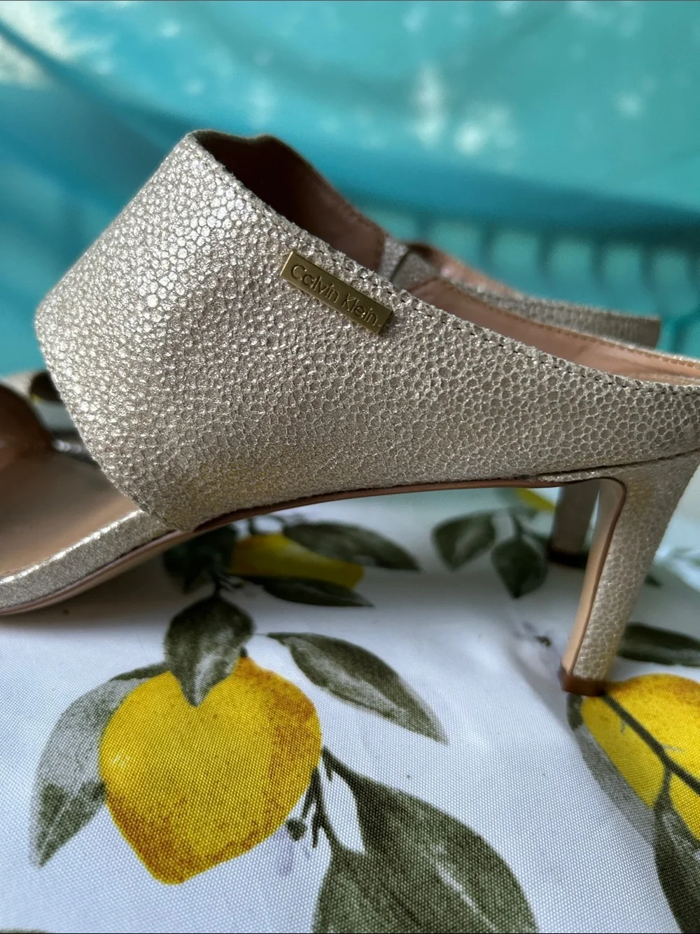 Calvin Klein Metallic Gold Two-Band Women’s Heels Sandal Size 11